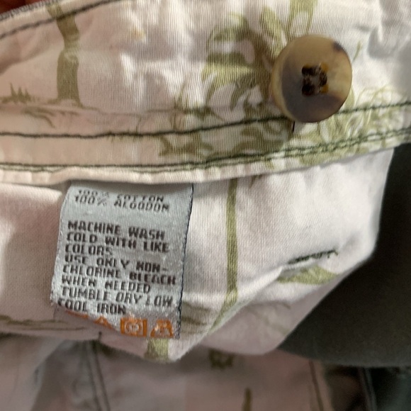 QuickSilver Gray 100% Cotton Cargo Shorts size 30 - Picture 8 of 8